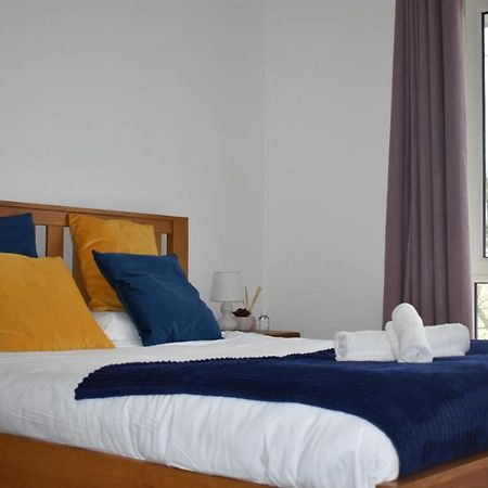 Classy Campbell Park Apartment, Balcony & Free Parking Милтон-Кейнс Экстерьер фото