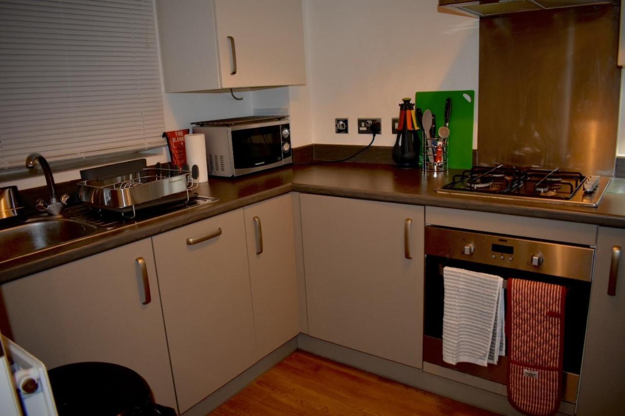 Classy Campbell Park Apartment, Balcony & Free Parking Милтон-Кейнс Экстерьер фото