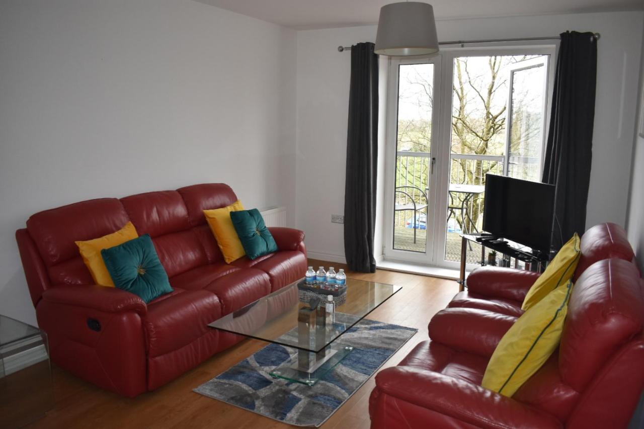 Classy Campbell Park Apartment, Balcony & Free Parking Милтон-Кейнс Экстерьер фото