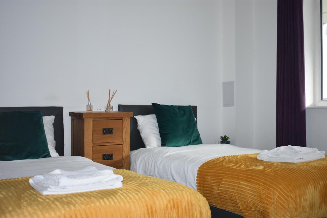 Classy Campbell Park Apartment, Balcony & Free Parking Милтон-Кейнс Экстерьер фото